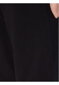 Calvin Klein Spodnie dresowe Logo K10K111205 Czarny Relaxed Fit. Kolor: czarny. Materiał: bawełna, dresówka, syntetyk #4