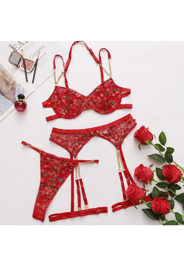 Intica - Zestaw bielizny haftowanej z łańcuszkiem Fulga. Kolor: czerwony. Materiał: materiał. Wzór: haft