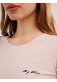 Big-Star - Koszulka damska z niewielkim logo różowa Irsera 600. Okazja: na co dzień. Kolor: różowy. Materiał: bawełna, jeans, materiał. Wzór: haft. Styl: elegancki, casual #8