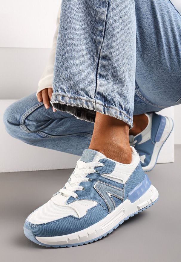 Renee - Niebiesko-Białe Płaskie Sneakersy przed Kostkę z Ekozamszu ze Sznurowaniami Jrines. Wysokość cholewki: przed kostkę. Zapięcie: sznurówki. Kolor: biały. Materiał: dzianina, jeans