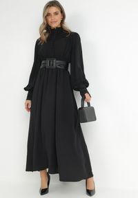 Born2be - Czarna Sukienka Laodyle. Typ kołnierza: kołnierzyk stójkowy. Kolor: czarny. Materiał: poliester, koronka, tkanina. Długość rękawa: długi rękaw. Wzór: ażurowy. Styl: retro, elegancki. Długość: maxi #3