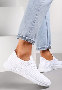 Renee - Białe Buty Sportowe Typhomela. Nosek buta: okrągły. Zapięcie: bez zapięcia. Kolor: biały. Materiał: materiał. Szerokość cholewki: normalna