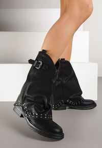 Born2be - Czarne Botki z Wywiniętą Cholewką Zdobione Nitami i Klamerką Rilenaria. Okazja: na co dzień. Kolor: czarny. Materiał: jeans. Szerokość cholewki: normalna. Wzór: aplikacja. Styl: casual, elegancki