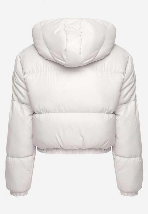 Born2be - Jasnoszara Kurtka Pikowana o Krótkim Fasonie z Kapturem Tinthella. Okazja: na co dzień, na spacer. Typ kołnierza: kaptur. Kolor: szary. Materiał: jeans. Długość: krótkie. Wzór: aplikacja. Styl: casual, elegancki