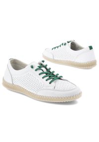 Półbuty damskie Vinceza, cholewka ze skóry naturalnej z perforacją zapewniającą przewiewność lekka podeszwa i klasyczne wiązanie, białe, 79598. Okazja: na co dzień. Zapięcie: sznurówki. Kolor: biały. Materiał: skóra. Szerokość cholewki: normalna. Styl: klasyczny #3