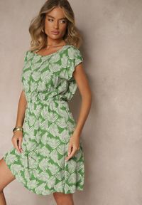 Renee - Zielona Rozkloszowana Sukienka na Krótki Rękaw z Gumką w Talii Milenea. Okazja: na co dzień. Kolor: zielony. Materiał: jeans. Długość rękawa: krótki rękaw. Styl: elegancki, casual