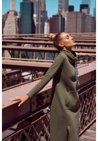 Sukienki.shop - Sukienka sportowa z dzianiny bawełnianej z kołnierzem różowa. Okazja: na spacer, na co dzień. Kolor: różowy. Materiał: dzianina, bawełna. Typ sukienki: sportowe. Styl: sportowy #4