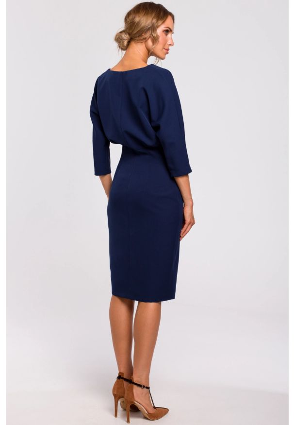 Sukienki.shop - Sukienka ołówkowa zbluzowana góra i dekolt V granatowa. Okazja: do pracy. Kolor: zielony, niebieski. Typ sukienki: ołówkowe. Styl: elegancki, wizytowy