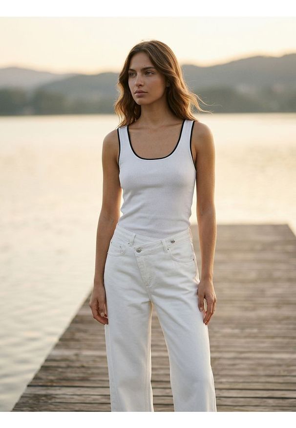 Sinsay - Bluzka na ramiączkach z wiskozą - biały. Kolor: biały. Materiał: wiskoza. Długość rękawa: na ramiączkach