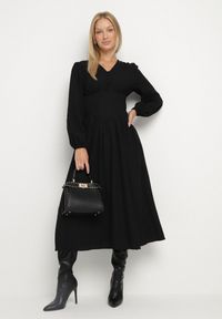Born2be - Czarna Sukienka z Wiskozą o Kroju z Gorsetową Talią i Bufiastymi Rękawami Aniste. Okazja: na co dzień. Typ kołnierza: dekolt gorset. Kolor: czarny. Materiał: wiskoza. Typ sukienki: gorsetowe. Styl: sportowy, wizytowy, casual, elegancki