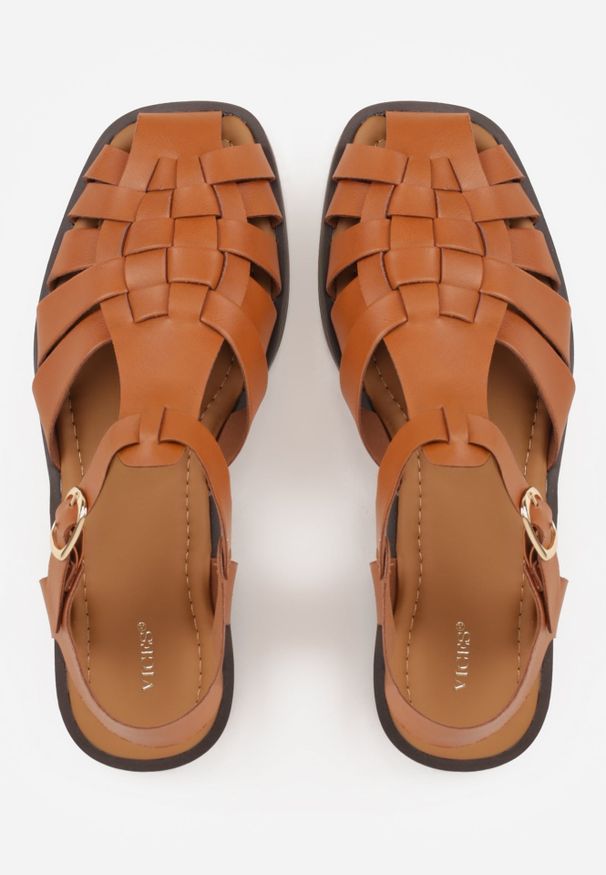 Renee - Jasnobrązowe Sandały VICES z Przeplatanymi Paseczkami i Klamerką Metiphia. Okazja: na co dzień. Zapięcie: pasek. Kolor: brązowy. Wzór: nadruk. Sezon: lato. Styl: elegancki, casual