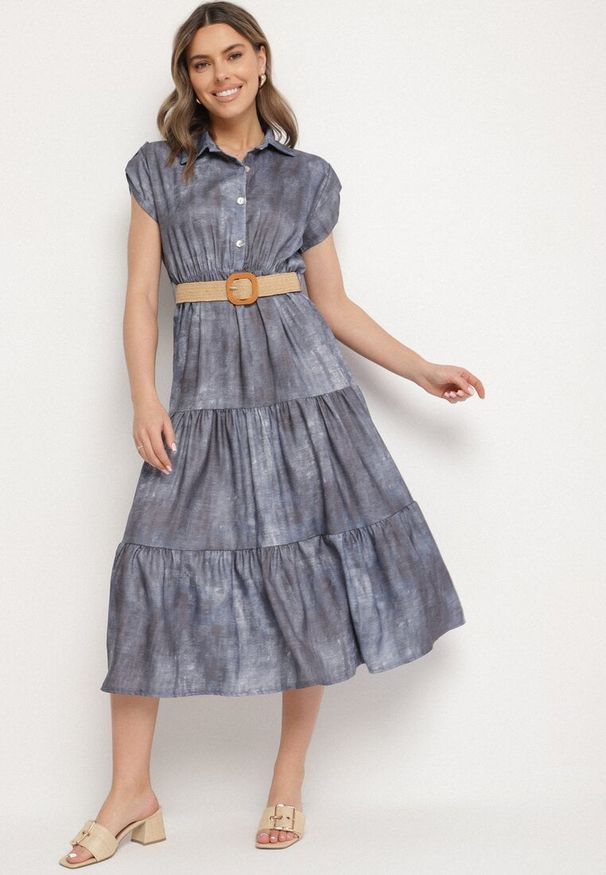 Born2be - Niebieska Sukienka Ozdobiona Plecionym Paskiem i Guzikami Filianea. Okazja: na co dzień. Kolor: niebieski. Materiał: jeans. Wzór: aplikacja. Styl: elegancki, casual