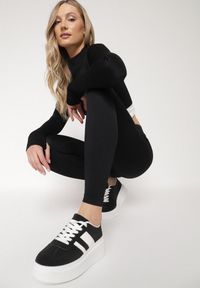 Born2be - Czarne Prążkowane Legginsy z Wiskozą z Wysokim Stanem Tevania. Okazja: do domu, na co dzień, na spacer. Stan: podwyższony. Kolor: czarny. Materiał: wiskoza, prążkowany. Styl: casual, klasyczny