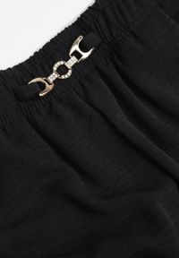 Renee - Czarne Spodnie Casual Wide Leg High Waist Zdobione Klamerką w Talii Cythiopis. Okazja: na co dzień. Stan: podwyższony. Kolekcja: plus size. Kolor: czarny. Długość: krótkie. Wzór: aplikacja. Styl: casual #6
