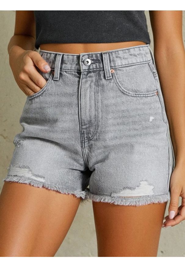 Sinsay - Szorty jeansowe z przetarciami - szary. Kolor: szary. Materiał: jeans