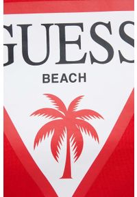 Guess t-shirt bawełniany kolor czerwony. Kolor: czerwony. Materiał: bawełna. Długość rękawa: krótki rękaw. Długość: krótkie. Wzór: nadruk #3