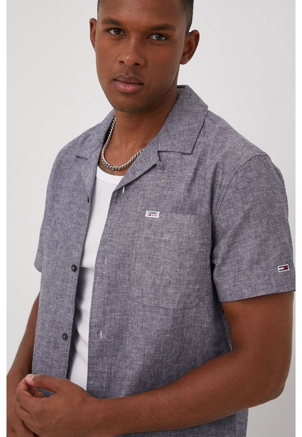 Tommy Jeans koszula z domieszką lnu męska kolor szary regular. Kolor: szary. Materiał: len. Długość rękawa: krótki rękaw. Długość: krótkie