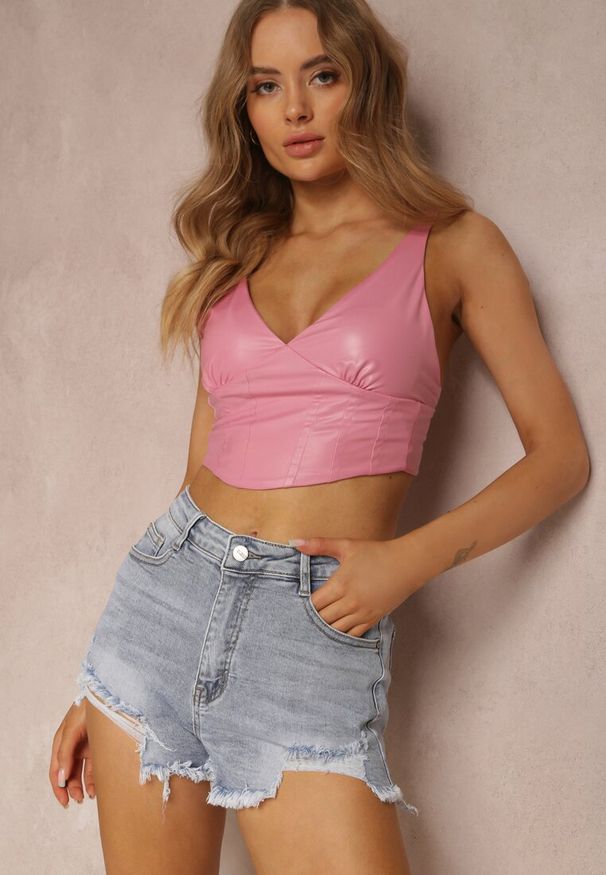 Renee - Niebieskie Szorty Ianthea. Okazja: na co dzień. Kolor: niebieski. Materiał: bawełna, denim. Długość: krótkie. Wzór: aplikacja. Styl: casual, wakacyjny
