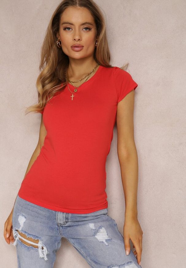 Renee - Czerwony T-shirt Mirasura. Kolor: czerwony. Materiał: dzianina. Długość rękawa: krótki rękaw. Długość: krótkie. Wzór: gładki