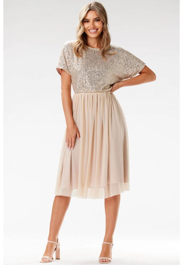 Awama - Koktajlowa sukienka na wesele rozkloszowana z cekinami beż. Okazja: na ślub cywilny, na wesele, na imprezę. Kolor: czarny, beżowy. Materiał: tiul. Styl: wizytowy