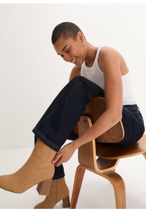 bonprix - Dżinsy o kroju bootcut, high waist, z wygodnym paskiem. Stan: podwyższony. Kolor: niebieski