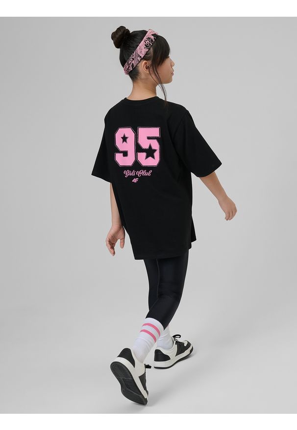 4f - 4F T-shirt loose z nadrukiem dziewczęcy - czarny 122/128 (6-8 lat). Okazja: na co dzień. Kolor: czarny. Materiał: bawełna, dzianina. Wzór: nadruk. Sezon: lato. Styl: casual