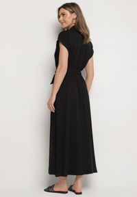 Born2be - Czarna Wiskozowa Sukienka Koszulowa Ozdobiona Paskiem Rinisenia. Okazja: na co dzień. Kolor: czarny. Materiał: wiskoza. Wzór: aplikacja. Typ sukienki: koszulowe. Styl: casual, elegancki #5