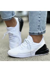 Białe sportowe buty damskie McKeylor 14436. Kolor: biały. Materiał: tkanina. Obcas: na obcasie. Wysokość obcasa: średni #1