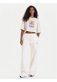 New Balance T-Shirt WT53904 Beżowy Regular Fit. Kolor: beżowy. Materiał: bawełna