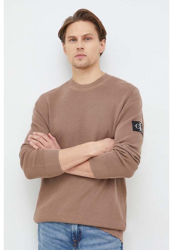 Calvin Klein Jeans sweter bawełniany męski kolor brązowy lekki. Kolor: brązowy. Materiał: bawełna. Długość rękawa: długi rękaw. Długość: długie