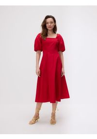 Reserved - Sukienka midi z bufiastymi rękawami - czerwony. Kolor: czerwony. Materiał: bawełna. Długość: midi #1