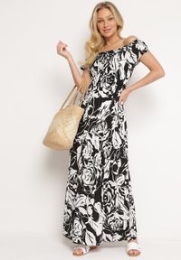 Born2be - Czarno-Biała Rozkloszowana Sukienka z Wiskozy Typu Hiszpanka z Marszczonym Dekoltem Daleri. Typ kołnierza: dekolt hiszpanka. Kolor: czarny. Materiał: wiskoza. Długość rękawa: krótki rękaw. Wzór: kwiaty. Sezon: lato. Styl: elegancki, klasyczny #3