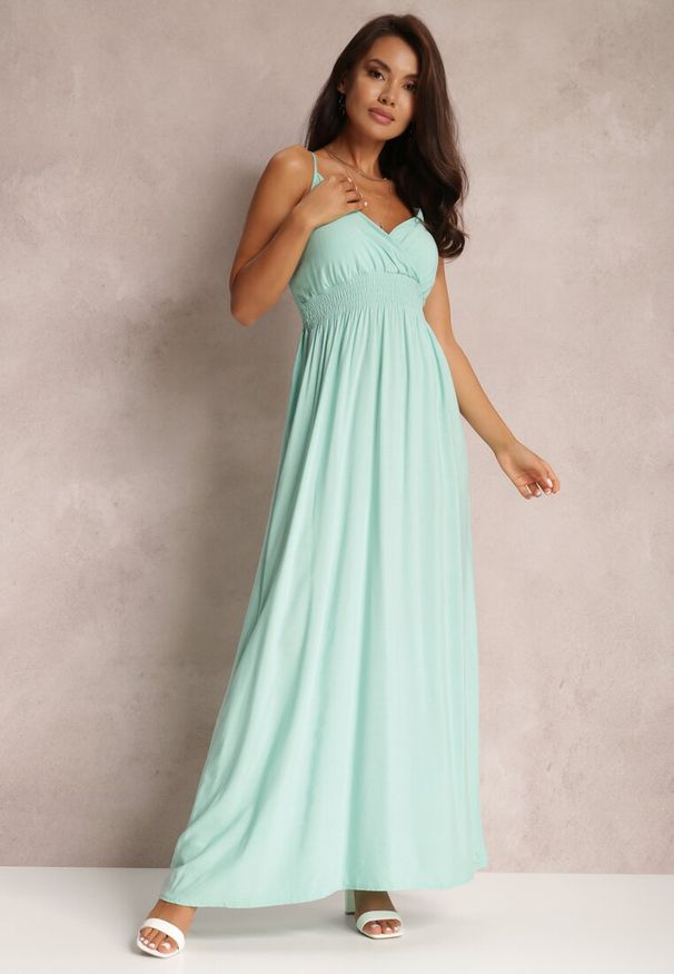 Renee - Miętowa Sukienka Sterinig. Kolor: miętowy. Materiał: bawełna. Długość rękawa: na ramiączkach. Typ sukienki: kopertowe. Długość: maxi