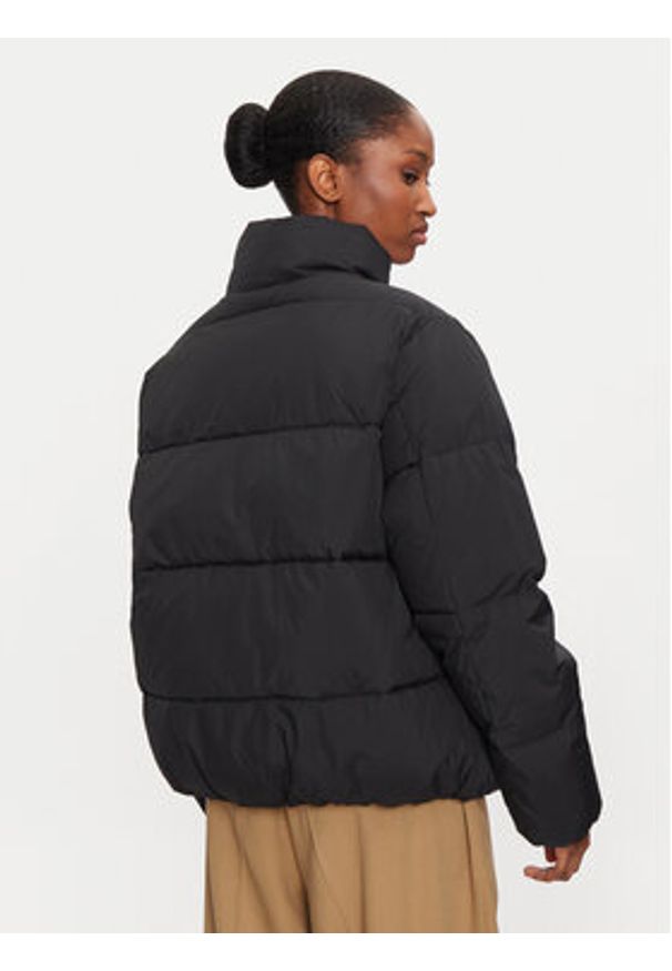 Mustang Kurtka zimowa Gillian 1015440 Czarny Relaxed Fit. Kolor: czarny. Materiał: syntetyk. Sezon: zima