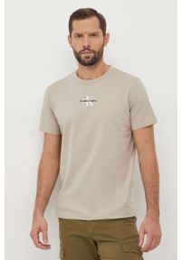 Calvin Klein Jeans t-shirt bawełniany kolor beżowy z nadrukiem. Kolor: beżowy. Materiał: bawełna. Wzór: nadruk. Styl: klasyczny