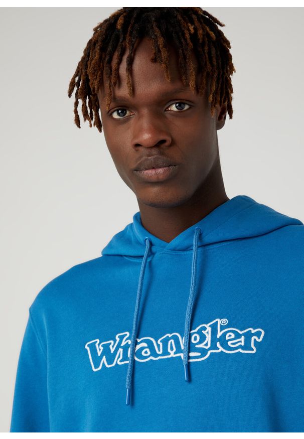 Wrangler - WRANGLER GRAPHIC HOODIE MĘSKA BLUZA Z KAPTUREM LOGO DEEP WATER W674I469F 112331888. Typ kołnierza: kaptur
