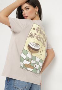 Born2be - Beżowy Bawełniany T-shirt Typu Oversize z Nadrukiem i Napisem Fillana. Okazja: na co dzień. Kolor: beżowy. Materiał: bawełna. Wzór: napisy, nadruk. Styl: casual