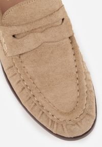 Renee - Beżowe Mokasyny VICES ze Skórzaną Wkładką i Marszczeniem przy Nosku Ananora. Kolor: beżowy. Materiał: skóra. Styl: klasyczny, elegancki #6