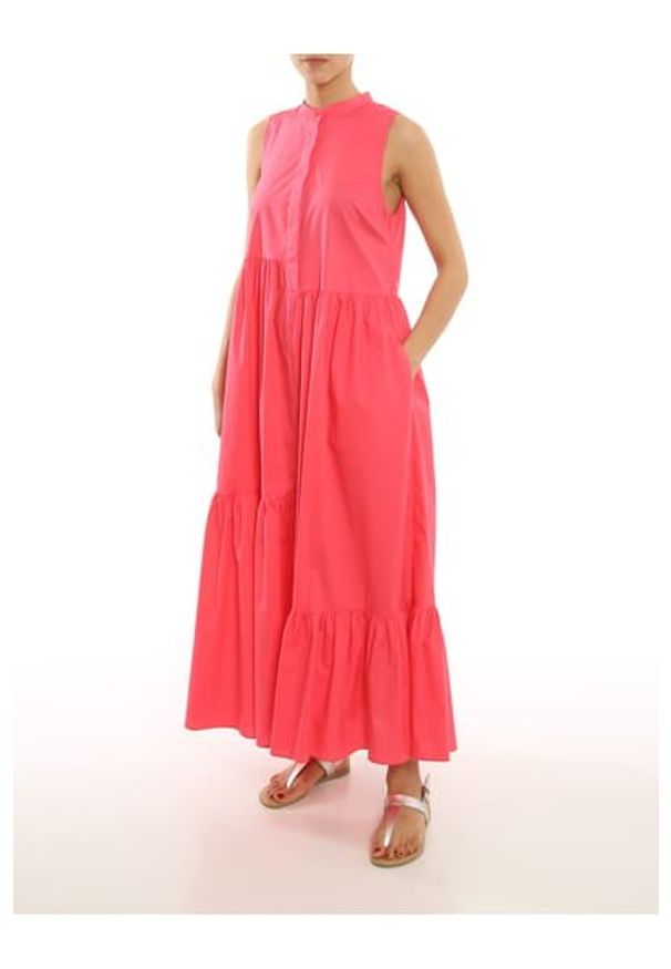 TwinSet - Długa popelinowa sukienka z falbanami Twinset. Typ kołnierza: kołnierzyk stójkowy. Kolor: różowy. Materiał: bawełna. Typ sukienki: asymetryczne. Styl: klasyczny. Długość: maxi