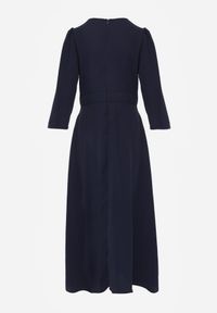 Born2be - Granatowa Kopertowa Sukienka Wieczorowa z Metaliczną Aplikacją w Talii Henalana. Okazja: na imprezę. Typ kołnierza: dekolt w serek. Kolor: niebieski. Wzór: aplikacja. Typ sukienki: kopertowe. Styl: wizytowy #2