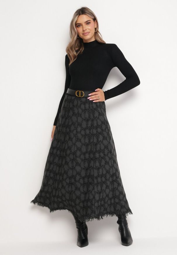 Born2be - Czarna Trapezowa Spódnica Maxi z Frędzlami Sorffa. Kolor: czarny. Styl: elegancki