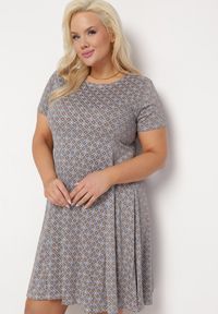 Born2be - Niebiesko-Beżowa Rozkloszowana Sukienka Mini z Elastycznej Wiskozy Annamarie. Kolor: niebieski. Materiał: wiskoza. Długość: mini #1