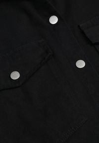 Renee - Czarna Jeansowa Kurtka Koszulowa z Bawełny z Kieszeniami Desreta. Kolor: czarny. Materiał: jeans, bawełna #4