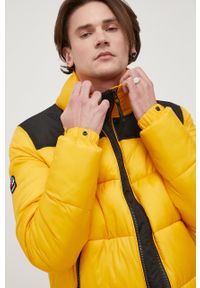 Superdry kurtka męska kolor żółty zimowa. Okazja: na co dzień. Kolor: żółty. Materiał: włókno. Sezon: zima. Styl: casual