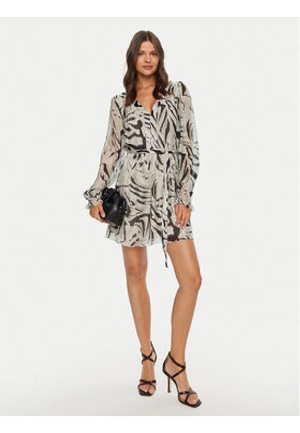 Guess Sukienka codzienna Marcelle W4BK41 WE550 Biały Regular Fit. Okazja: na co dzień. Kolor: biały. Materiał: wiskoza. Typ sukienki: proste. Styl: casual