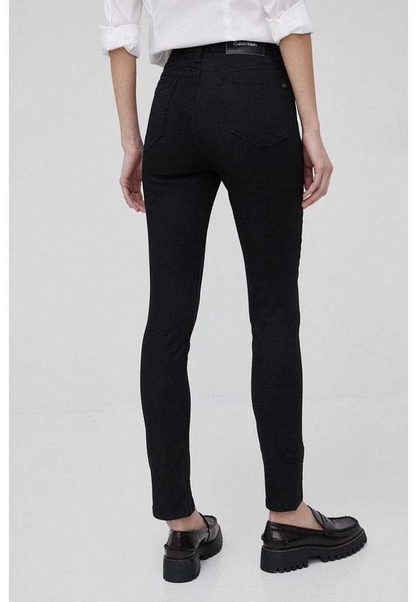 Calvin Klein jeansy damskie high waist. Stan: podwyższony. Kolor: czarny