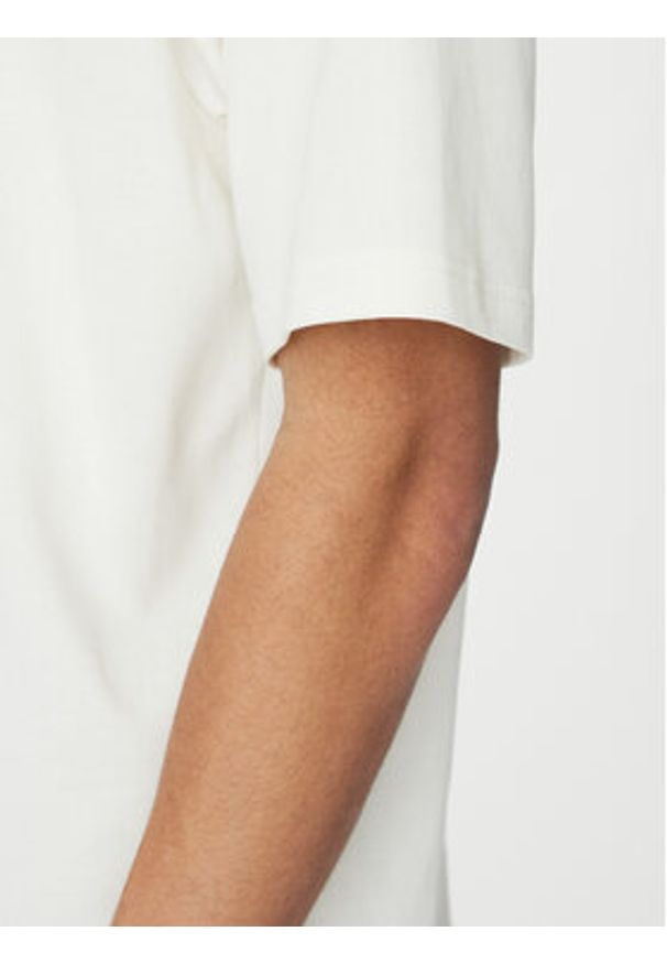 Nike T-Shirt DZ7313 Écru Relaxed Fit. Materiał: bawełna