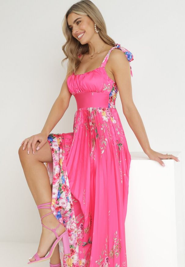 Born2be - Fuksjowa Sukienka Maxi na Ramiączkach z Cienkimi Gumkami i Plisowanym Dołem Sidona. Kolor: różowy. Długość rękawa: na ramiączkach. Sezon: wiosna, lato. Długość: maxi