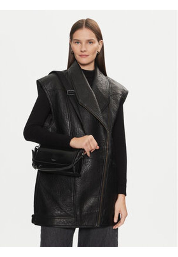Calvin Klein Torebka Ck Must Conv Shoulder Bag_Shiny K60K612885 Czarny. Kolor: czarny. Materiał: skórzane