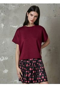 Sinsay - Bluza z krótkim rękawem soft touch - czerwony. Kolor: czerwony. Materiał: wiskoza, dzianina. Długość rękawa: krótki rękaw. Długość: krótkie